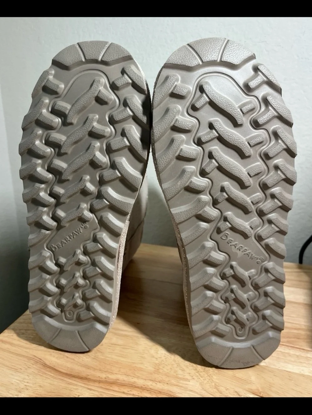 BEARPAW Mariana Fur Metallic Boots Sparkly Tassle NWT Women’s Size 8